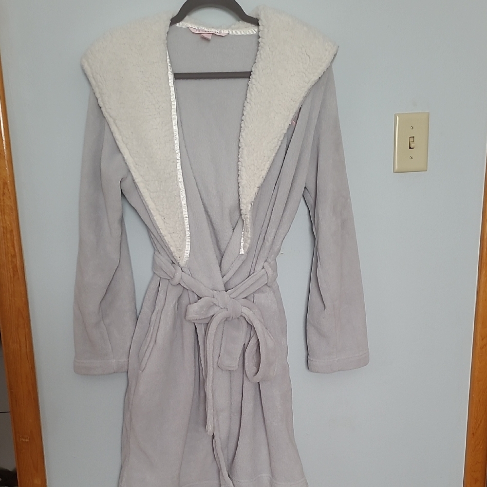 Victoria's Secret Plush Gray Robe with Soft Cream Hood